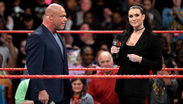Kurt Angle revient sur la démission de Stephanie McMahon : 