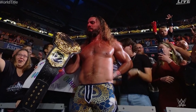 WWE Fastlane : Seth Rollins toujours debout après le Last Man Standing