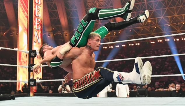 Cody Rhodes a utilisé une prise bannie sur Logan Paul