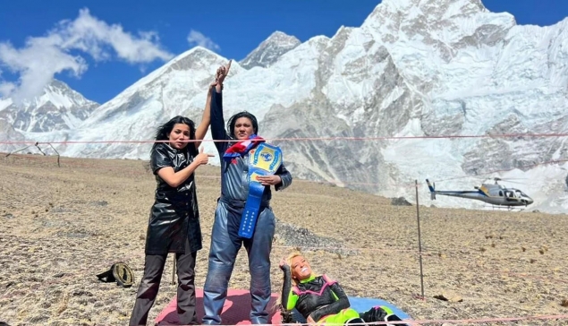 Le match de catch à la plus haute altitude a été réalisé