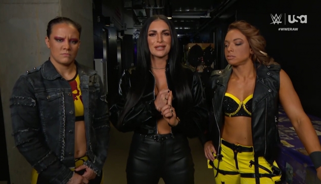 Le clan de Sonya Deville se trouve un nom