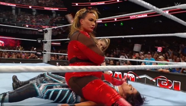 WWE Bad Blood : Nia Jax bat Bayley malgré une trahison de Tiffany Stratton 