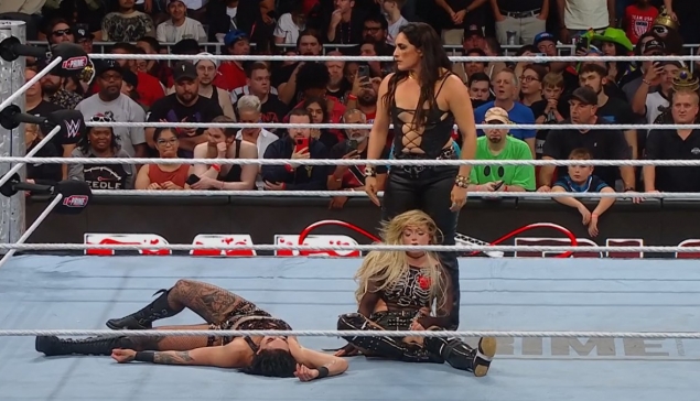 WWE Bad Blood : Raquel Rodriguez attaque Rhea Riplay, Liv Morgan reste championne