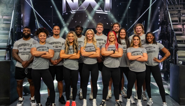 La WWE présente la nouvelle classe du Performance Center avec Lance Anoa'i