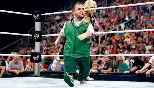 Hornswoggle révèle que les tournées internationales de la WWE lui manquent