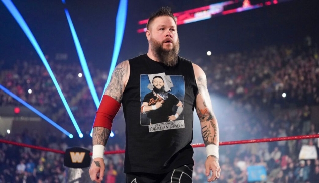 Kevin Owens se considère comme le nouveau champion incontesté de la WWE