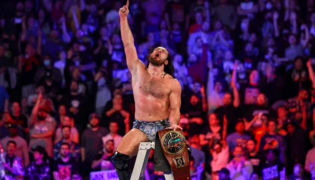 France : Trevor Lee (Cameron Grimes) choqué par la foule de l'APC