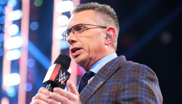 Michael Cole révèle la durée de son contrat WWE