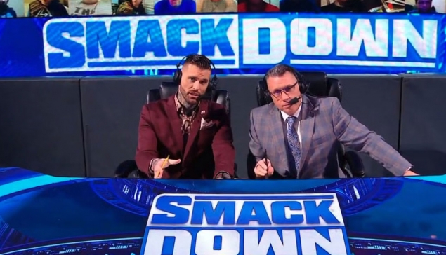 Michael Cole au sujet de Corey Graves : ''C'est étrange comme situation''