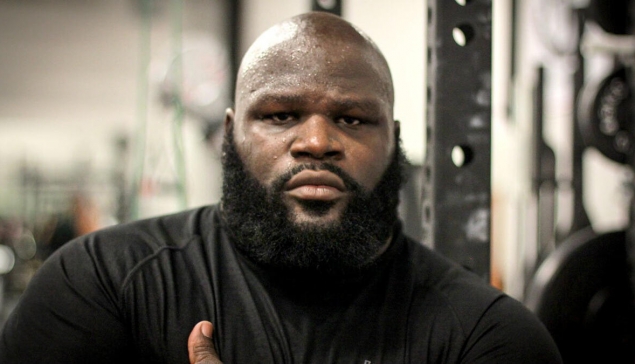 Mark Henry cite trois catcheurs qu'ils voient dans le Main Event de WrestleMania dans 5 ans