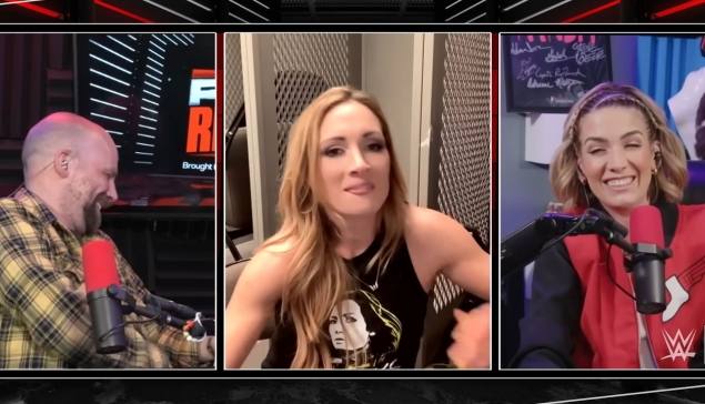 Becky Lynch se moque du nouveau service de SMS de Mercedes Moné