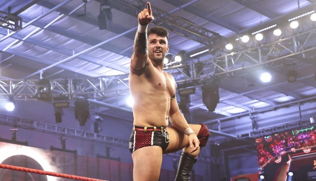 Un catcheur licencié car il ne voulait pas participer à un show WWE ? Il répond !