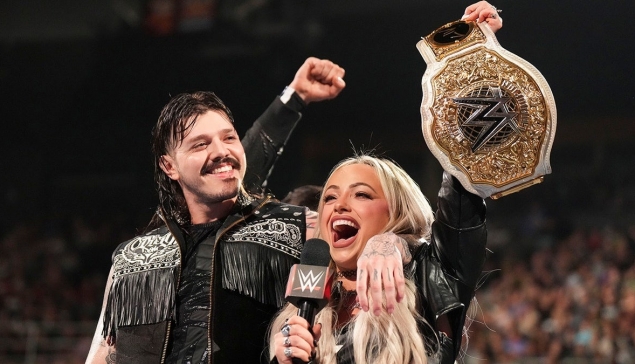 Dominik Mysterio et Liv Morgan à WWE Worlds Collide ?