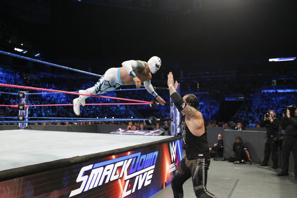 Sin Cara en action Baron Corbin 1